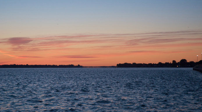 Aube sur le fleuve Saint-Laurent