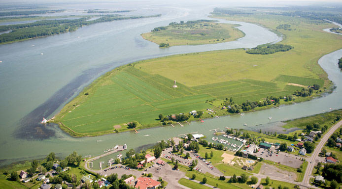 Aerial photo of the waterway near Île du Moine